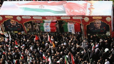 İsrail "Öldürdük" demişti! İran'daki iki kritik komutan cenazede ortaya çıktı - Dünya
