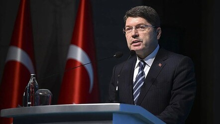 İzmir'deki yangını benzin dökerek başlattı! Bakan Tunç duyurdu, 1 kişi gözaltında - haberler