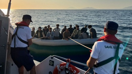 Muğla açıklarında sürüklenen bottaki düzensiz göçmenler kurtarıldı - 3. Sayfa