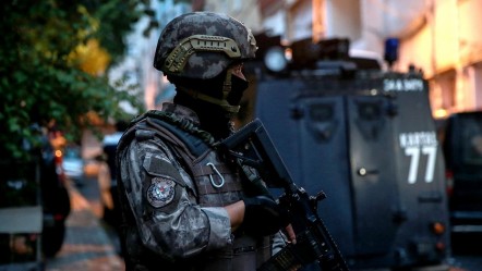 İstanbul merkezli 4 ilde operasyon! Zehir ve silah tacirleri kıskıvrak yakalandı - 3. Sayfa