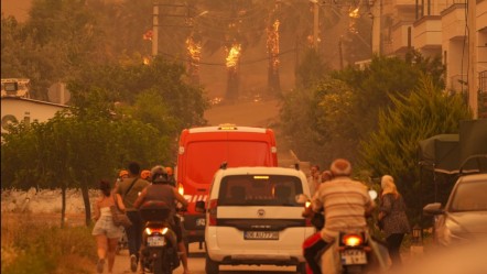 İzmir yangın devam ediyor mu, söndü mü? İzmir yangın son durum - Haberler