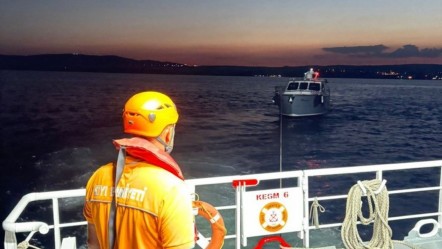 Boğaz'da can pazarı! Tekne sürüklendi, ekipler 6 kişiyi kurtardı - 3. Sayfa
