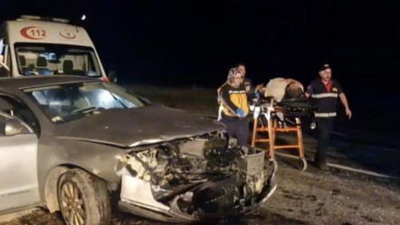 Çorum'da kaza! Arabalar kafa kafaya çapıştı, yaralılar var - 3. Sayfa
