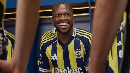 Fenerbahçe'nin yeni sezon formaları tanıtıldı! Efsaneler reklam filminde buluştu - Spor