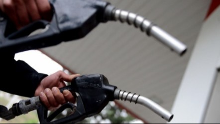 Petrol 3 haftanın dibini gördü! Fiyatlar savaş öncesine döndü - Ekonomi