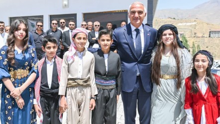 Bakan Ersoy, 'Terörsüz Türkiye'de Hakkari'ye çıkarma yaptı - Gündem