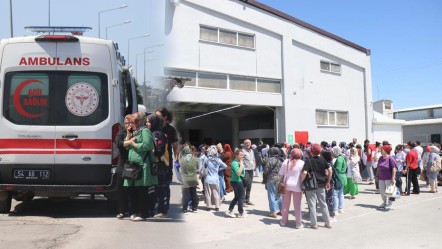 Depremden dakikalar sonra oldu! Fabrika tavanı çöktü: İşçiler göçük altında kaldı - Gündem