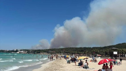 İzmir Çeşme'de yangın! Ekipler havadan ve karadan müdahale ediyor - 3. Sayfa