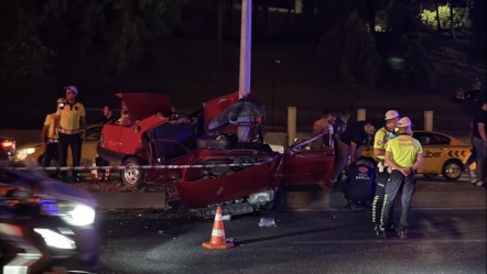 Eyüpsultan'da feci kaza! Direğe çarpan aracın sürücüsü öldü - 3. Sayfa