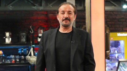 Şef Mehmet Yalçınkaya gençlik fotoğrafını paylaştı! ‘Öyle bir geçer zaman ki…’ - Magazin