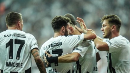 Beşiktaş yıldız golcü ile yollarını resmen ayırdı! Büyük umutlarla getirilmişti, üstüne para ödeyecek - Spor