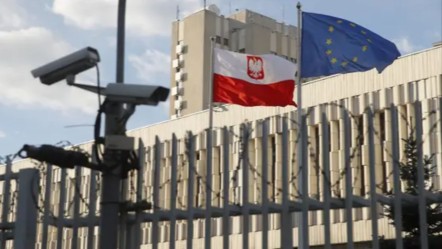 Rus füzesi Polonya Büyükelçiliğine isabet etti!  Açıklamalar art arda geldi - Dünya