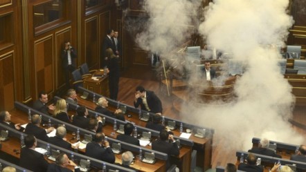 Kosova Meclisi’nde bomba alarmı ülkeyi ayağa kaldırdı! Milletvekilleri tahliye edildi - Dünya