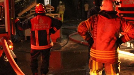 Şam'da yangın paniği! Alevler emniyet binasını sardı - Dünya