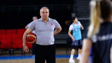 A Milli Takım'da bir dönem sona erdi! Ekrem Memnun ile yollar ayrıldı - Spor