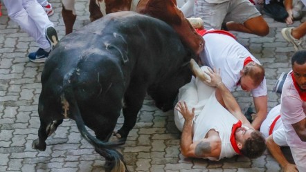 İspanya'da dehşet görüntüler! Boğa koşularında 8 kişi yaralandı - Dünya