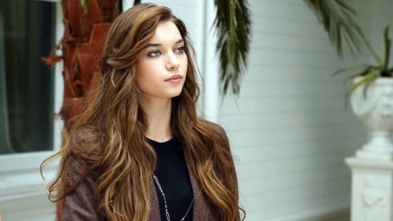 Afra Saraçoğlu yeni rolü için imaj değiştirdi! Kuaför masrafı dudak uçuklattı - Magazin