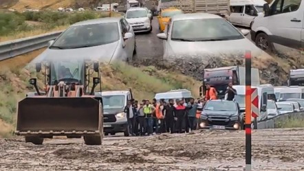 İlçeyi komşu ile bağlayan yolda heyelan! Araçlar yolda kaldı - Yaşam