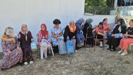 Arıtma tesisinin dibinde susuz kaldılar! Halktan belediyeye bidonlu protesto - Yaşam