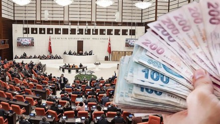 En düşük aylık 16 bin 881 lira oldu! Emekli zammını içeren teklif Meclis'ten geçti - Gündem