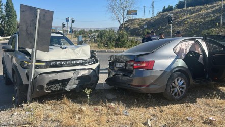 Seyir halindeki araca arkadan çarptı: Biri çocuk 5 yaralı - 3. Sayfa