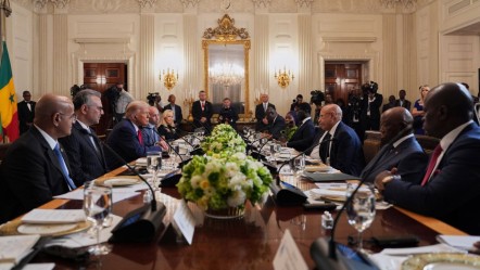 Trump'tan Afrikalı lidere ilginç soru! Toplantıya damga vurdu: Böyle konuşmayı nereden öğrendiniz? - Dünya