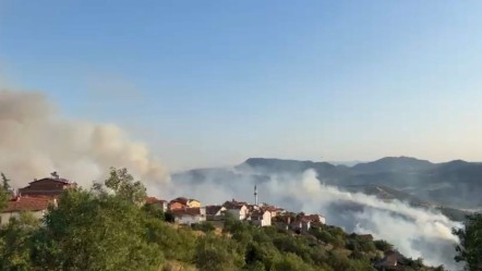 Bursa-Balıkesir sınırında korkutan yangın! Alevler giderek büyüyor, yerleşim yerleri tehdit altında - 3. Sayfa