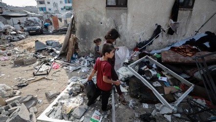 İsrail, Gazze'de okul vurdu! Aralarında çocukların da bulunduğu çok sayıda ölü ve yaralı var - Dünya