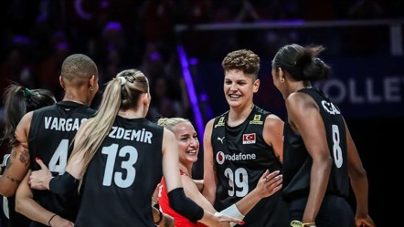 Türkiye İtalya voleybol maçı hangi kanalda, saat kaçta? Filenin Sultanları kritik karşılaşmaya çıkacak - Haberler