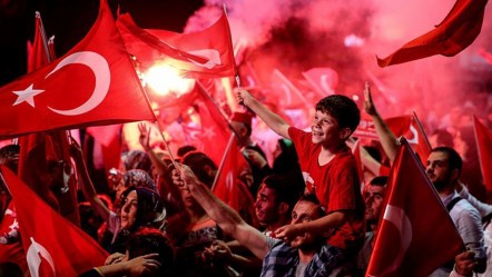 14 Temmuz yarım gün mü, bankalar, noterler, kargolar çalışıyor mu? 15 Temmuz resmi tatili öncesi merak edildi - Haberler