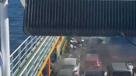 Marmara Adası açıklarında can pazarı! Feribotta yangın çıktı, 200 yolcu tahliye ediliyor - 3. Sayfa