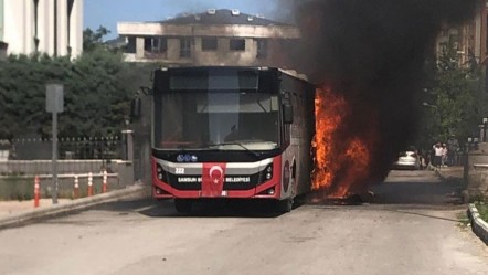 Samsun’da belediye otobüsünde yangın! Seyir halindeyken alevlere teslim oldu - Gündem