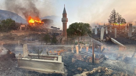 Çanakkale'de yangın giderek büyüyor! 659 yıllık tarihi mezarlar zarar gördü - 3. Sayfa