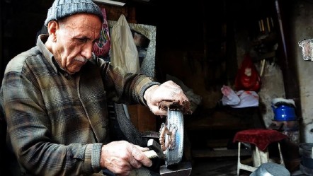 Ustalar anlatacak... Unutulmaya yüz tutan meslekler belgeleniyor - Ekonomi