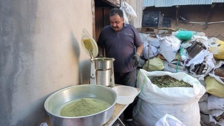 120 çeşit bitki karıştırılarak elde ediliyor! Pişen yemeğe atılmıyor... Yapan çok az kişi kaldı - Yaşam