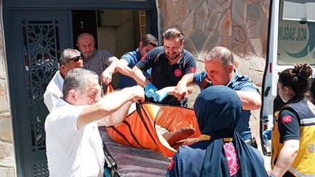 Cemaat uyandıramayınca 112’ye bildirdi, apar topar hastaneye kaldırıldı - Gündem