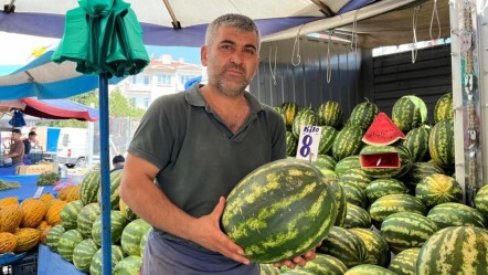 Diğer meyvelerden 20 kat ucuz ama yüzüne bakan yok! "Vatandaş ucuzluğun pek farkında değil sanki" - Ekonomi