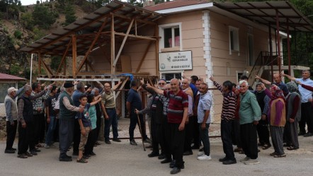 Eski muhtarın yalanını 8 yıl sonra öğrendiler! "Köyümüz için" deyip kendine bina almış - Yaşam