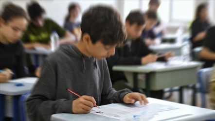 Filmleri aratmayan olay! Sınav kağıtlarını çalacaklardı: Kıskıvrak yakalandılar - Dünya