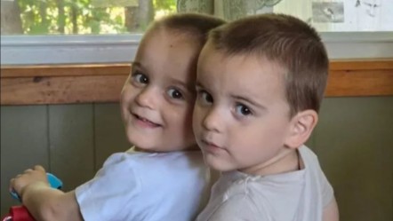 Anne ve pusetteki bebeklerine otomobil çarptı! İkizler hayat mücadelesini kaybetti - Dünya