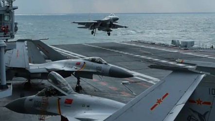 Çin savaş alarmı verdi! Uçak gemisine yaklaşan jetlerle karşı harekete geçtiler - Dünya