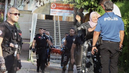 Camide kan donduran cinayet! Namaz kılarken boğazını keserek öldürdü - 3. Sayfa