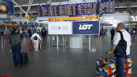 Polonya’da hava trafiği felç oldu! Binlerce yolcu mahsur kaldı, siber saldırıya işaret ettiler - Dünya