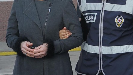 Antalya'da FETÖ'ye finansman sağlayan kadın tutuklandı - Gündem
