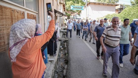 Camiden anons yapıldı, jandarma barikat kurdu... Kadınlar yönetimi devralınca köye erkeklerin girmesi yasaklandı - Yaşam