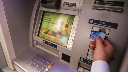 Kart kullananlar dikkat! ATM’de 6 ayda bir şifre değiştirme zorunlu oluyor - Ekonomi