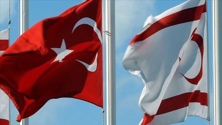 Rumlardan alçak provokasyon: KKTC bayrağını yakmak istediler! - Dünya