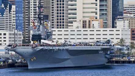 Soğuk Savaş efsanesi USS Midway’e tekne çarptı! Kaptan kaçarken yakalandı - Dünya