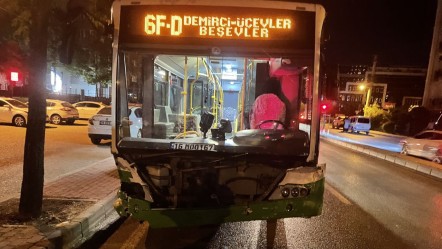 Bursa'da özel halk otobüsü ile otomobil çarpıştı! Çok sayıda yaralı var - 3. Sayfa