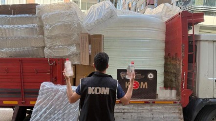 İzmir'de sahte alkol operasyonu! Tonlarcasına el konuldu - 3. Sayfa